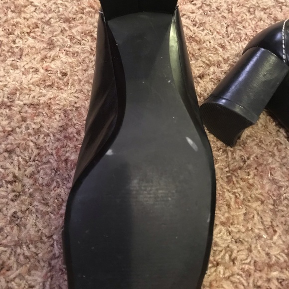 Absolutely beautiful and pristine Browns couture. - Picture 2 of 6